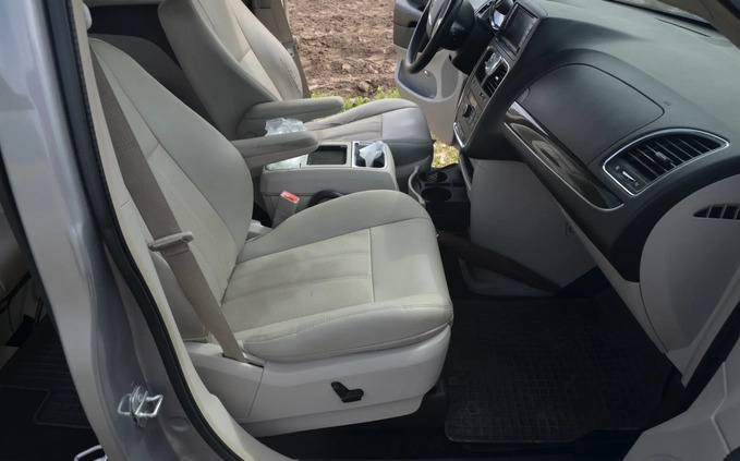 Chrysler Town &amp; Country cena 64900 przebieg: 191000, rok produkcji 2015 z Płock małe 436